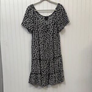 Mod Lusive Daisy Tiered Milk Maid Floral Black and White Dress Size L